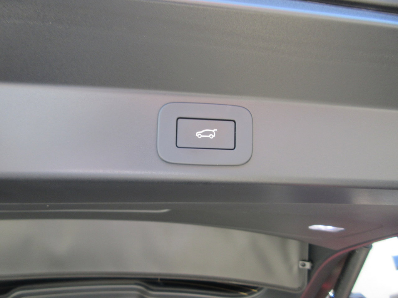 Used 2024 Land Rover Range Rover Sport SE image 37