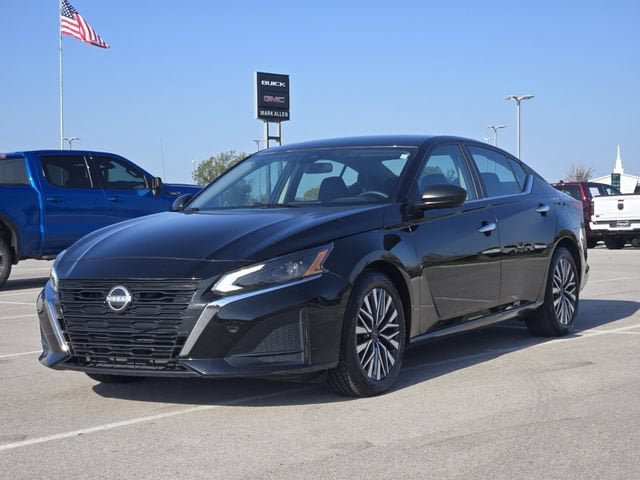 Used 2025 Nissan Altima 2.5 SV FWD image 3