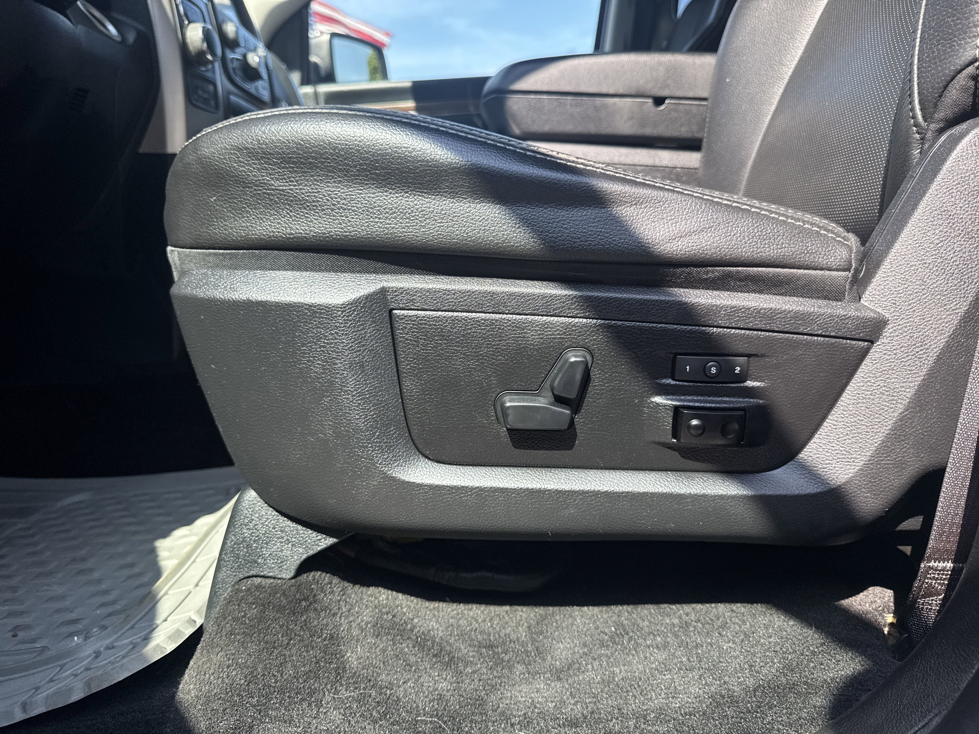 Used 2016 RAM 1500 Laramie w/ Convenience Group image 15