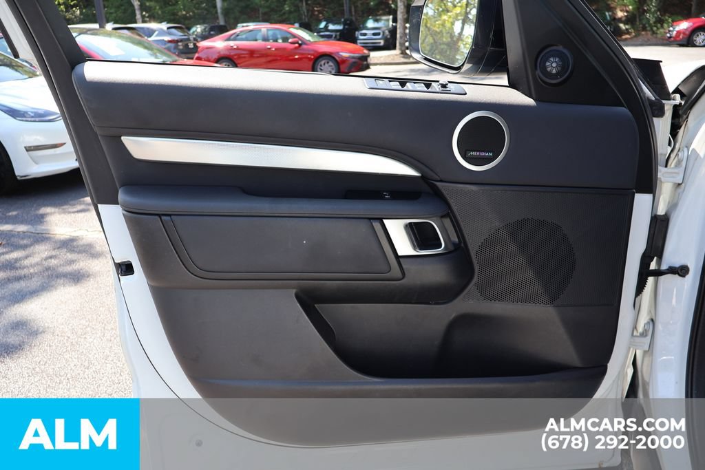 Used 2020 Land Rover Discovery Landmark AWD/4WD image 10