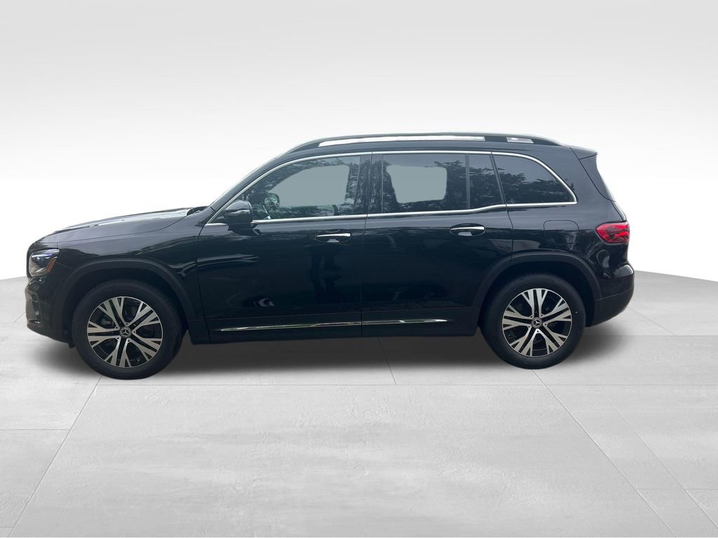 Used 2026 Mercedes-Benz GLB 250 4MATIC image 2