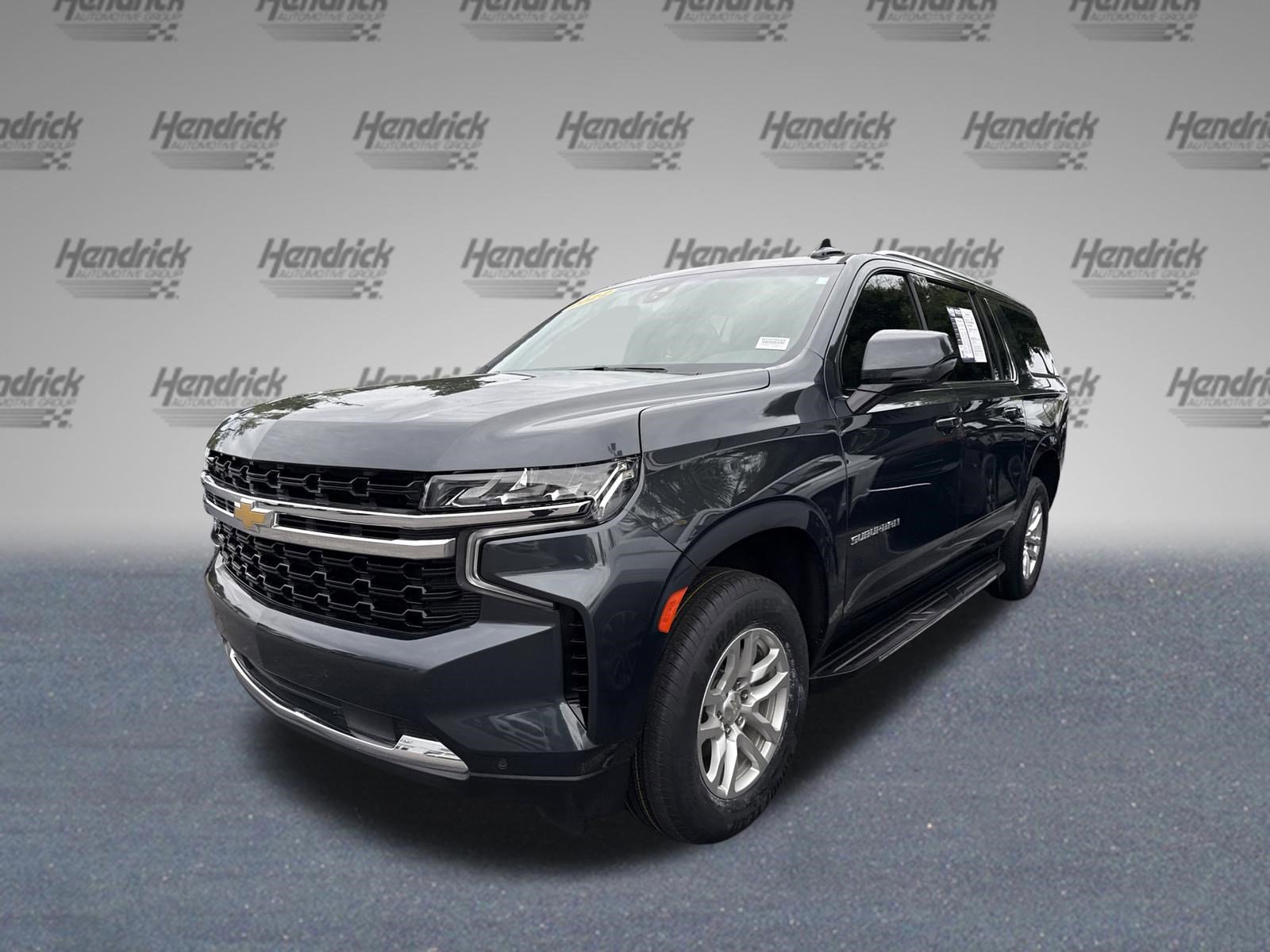 Used 2022 Chevrolet Suburban LS RWD image 4