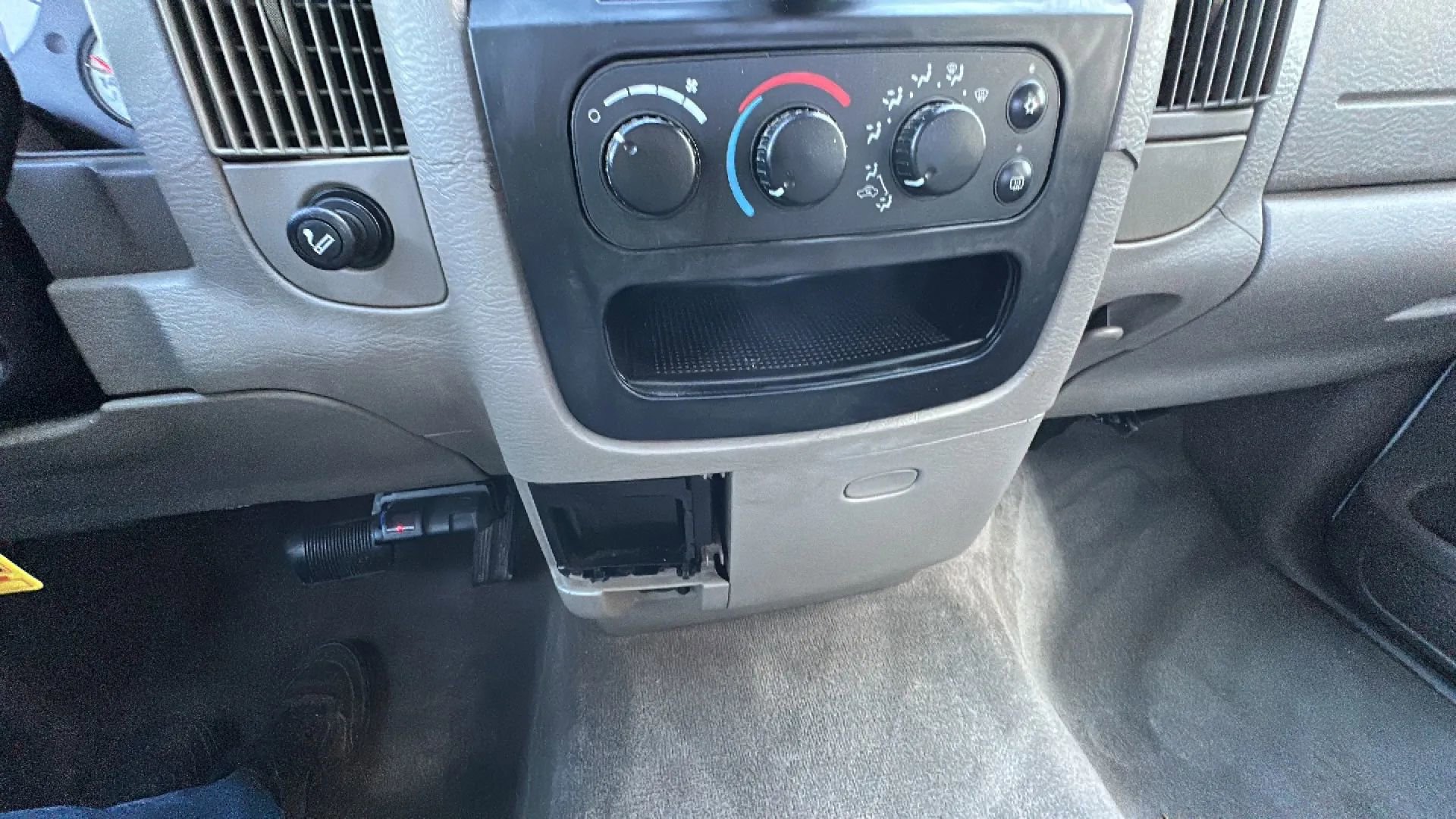 Used 2004 Dodge Ram 2500 Truck SLT w/ Trailer Tow Group image 14