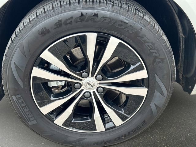 Used 2024 Volvo XC60 B5 Core image 8