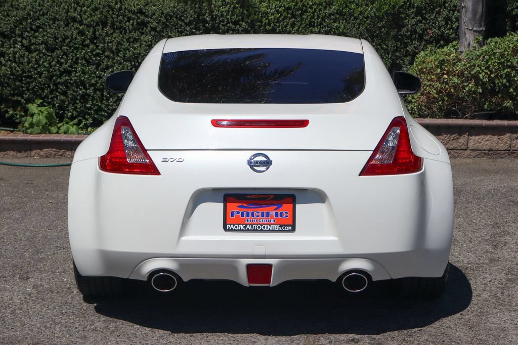 Used 2017 Nissan 370Z Coupe RWD image 7