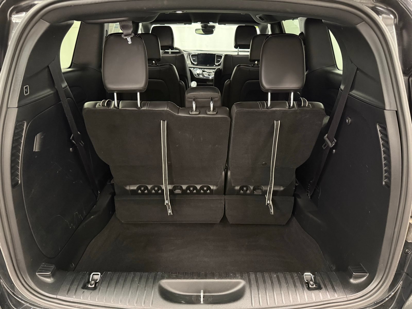 Used 2025 Chrysler Pacifica Select FWD image 5