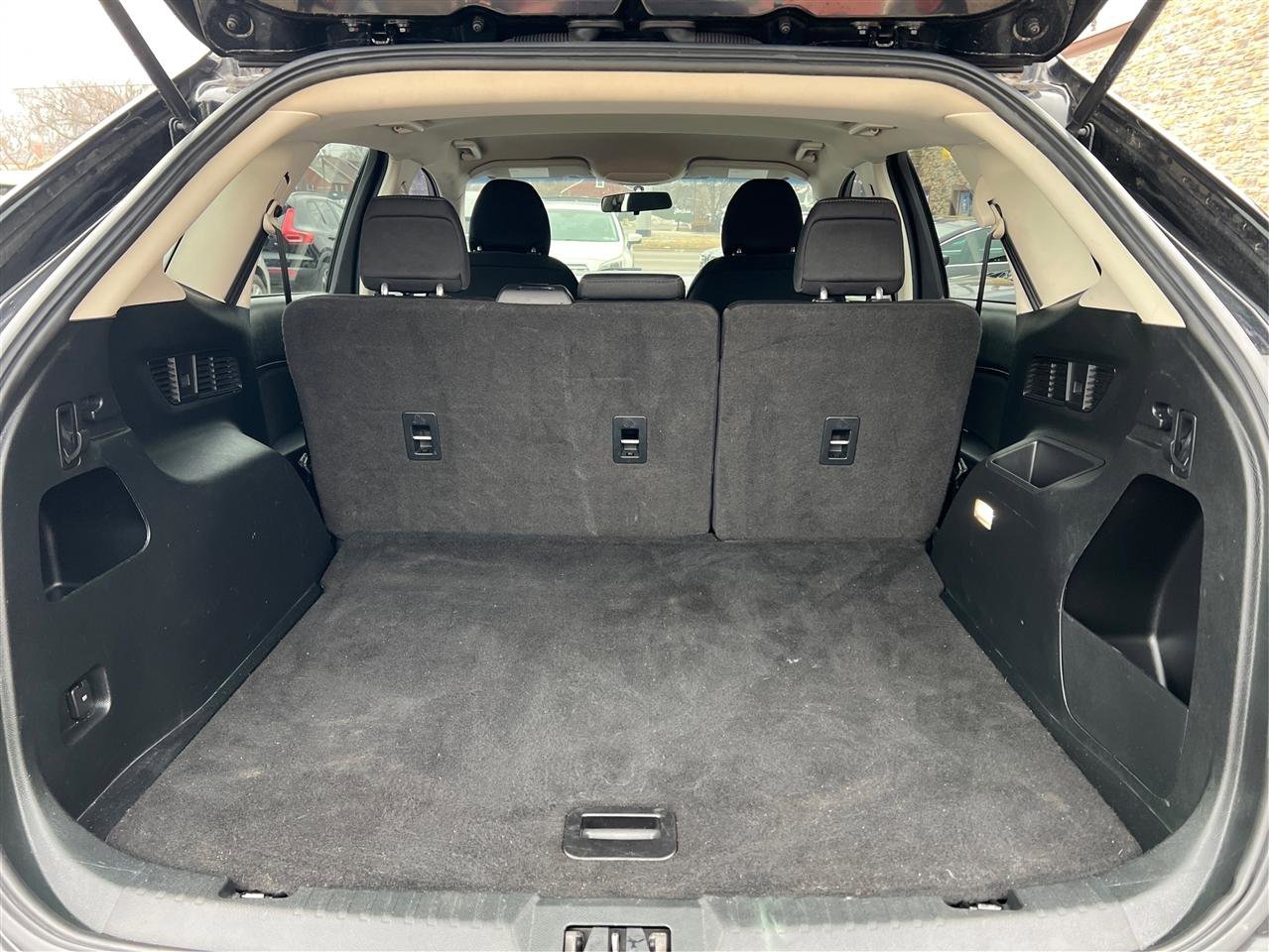 Used 2018 Ford Edge SE image 21