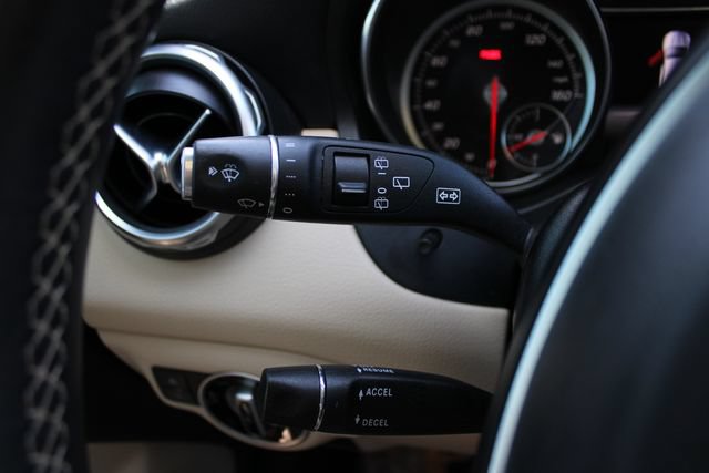 Used 2020 Mercedes-Benz GLA 250 4MATIC w/ Premium Package image 6
