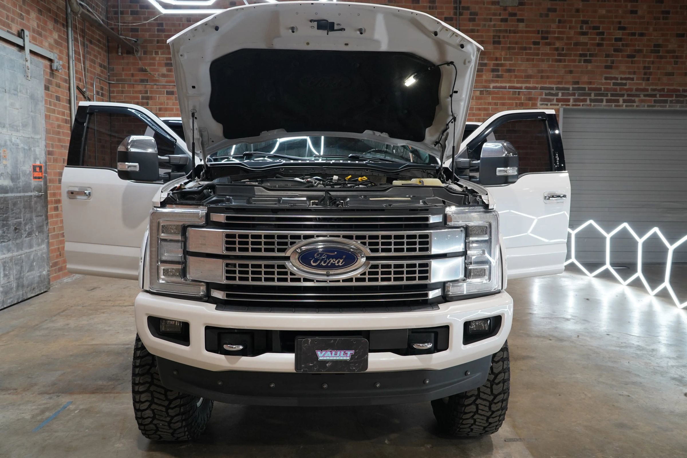 Used 2019 Ford F350 Platinum w/ Platinum Ultimate Package image 23