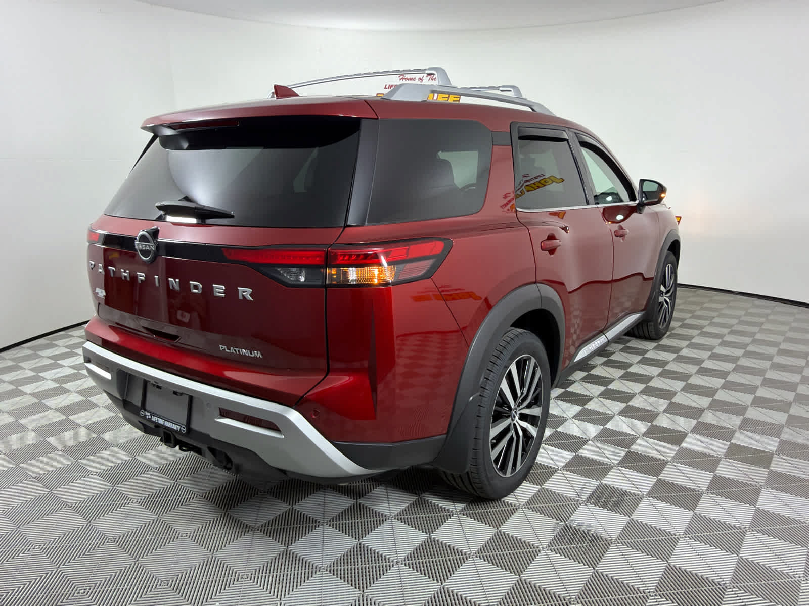 Certified 2024 Nissan Pathfinder Platinum FWD image 6