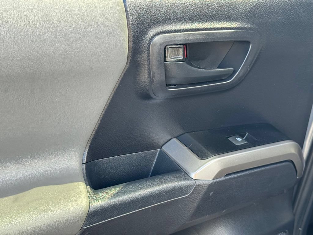 Used 2021 Toyota Tacoma SR5 w/ Technology Package AWD/4WD image 14