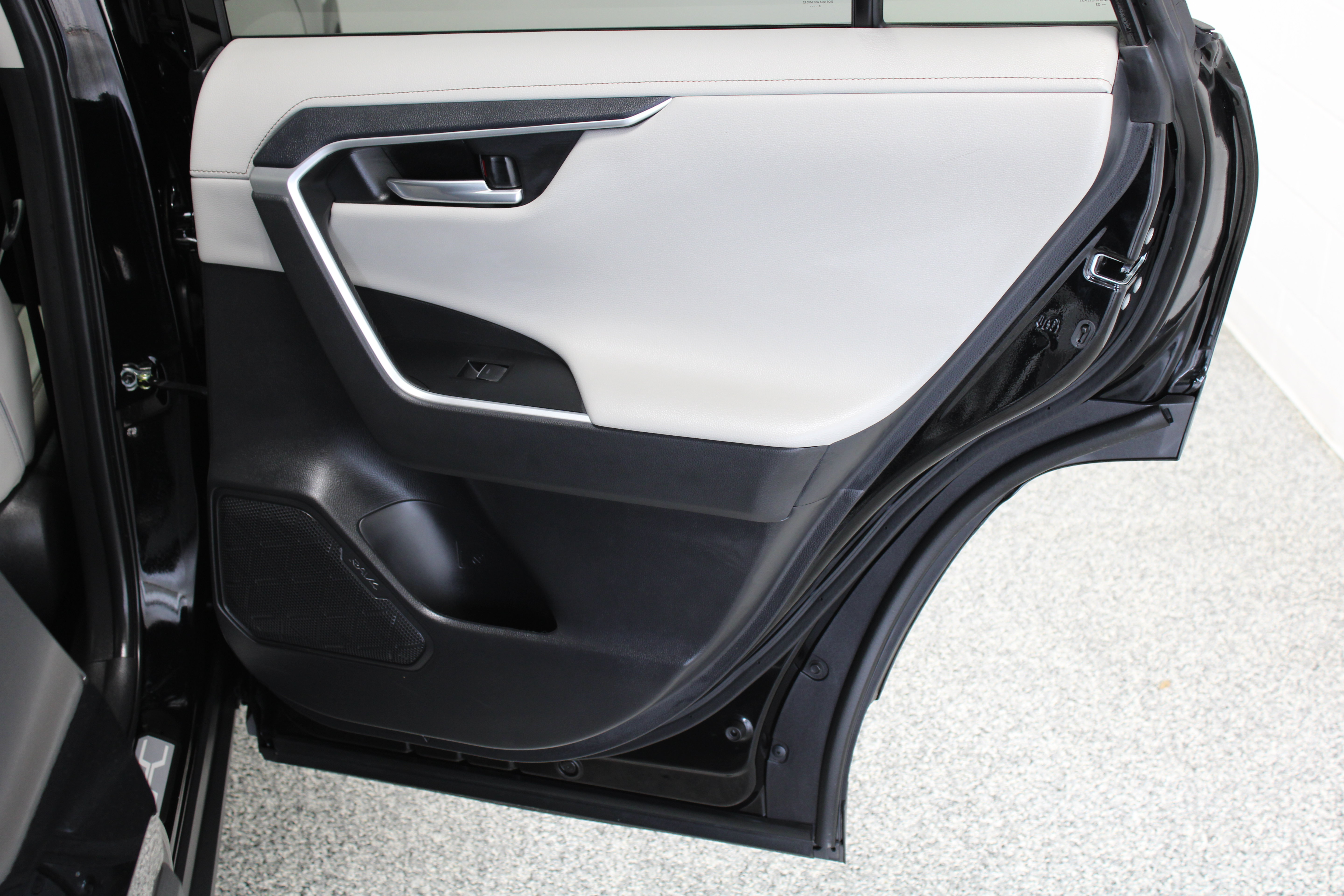 Certified 2025 Toyota RAV4 Limited FWD image 35