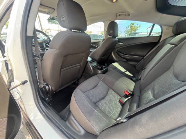Used 2018 Chevrolet Volt LT FWD image 16