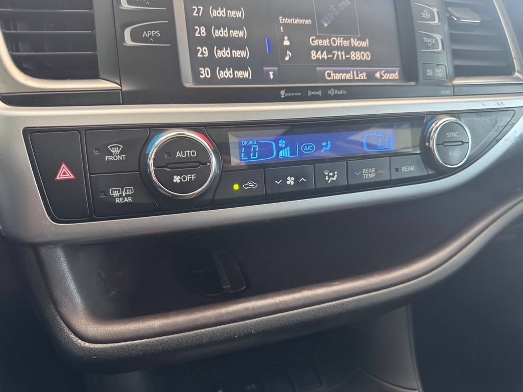 Used 2019 Toyota Highlander XLE FWD image 12