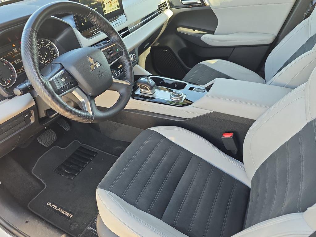 Used 2025 Mitsubishi Outlander SE AWD/4WD image 17