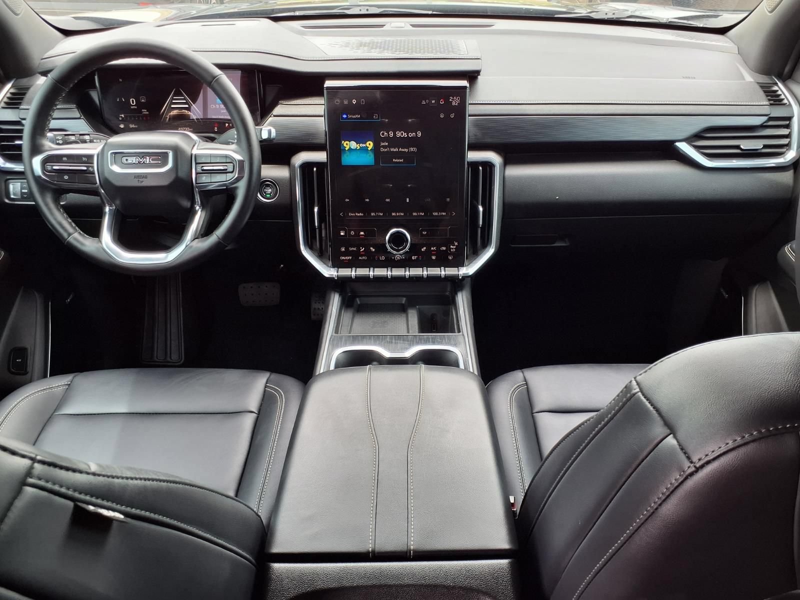 Used 2025 GMC Acadia Elevation w/ Elevation Premium Package FWD image 9
