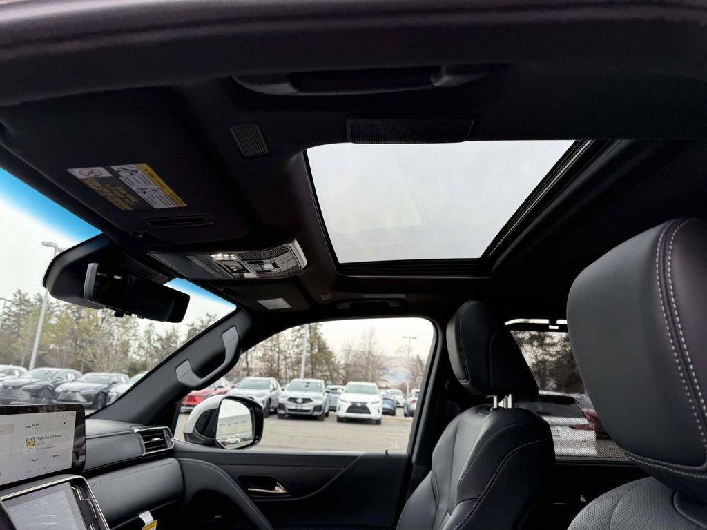 Used 2025 Lexus LX 600 4WD w/ Accessory Package (Z1) image 20