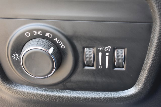 Used 2023 Jeep Grand Cherokee Laredo AWD/4WD image 31