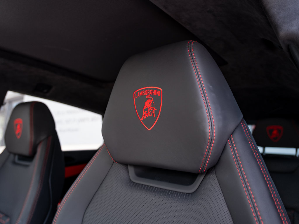 Used 2022 Lamborghini Urus AWD/4WD image 32