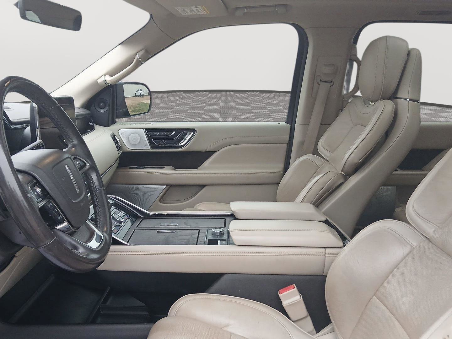 Used 2019 Lincoln Navigator Reserve image 9