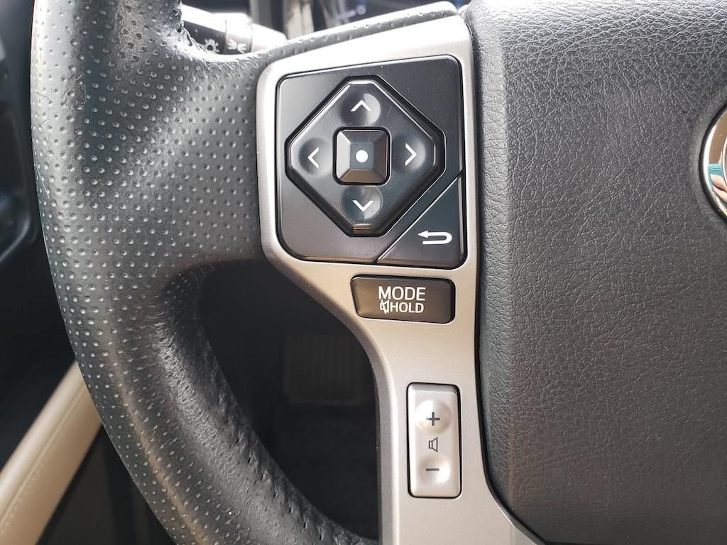 Used 2017 Toyota 4Runner SR5 AWD/4WD image 15