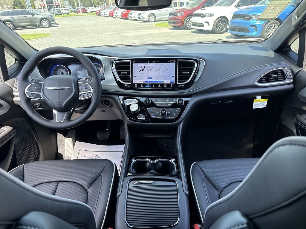 New 2026 Chrysler Pacifica Limited w/ Trailer Tow Group image 27