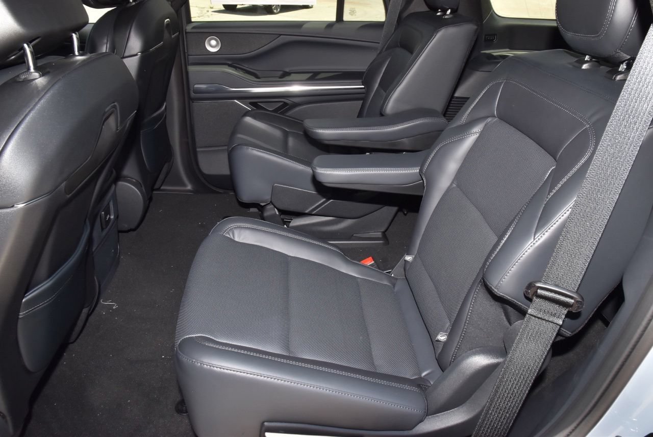 New 2026 Lincoln Navigator Reserve w/ Jet Appearance Package AWD/4WD image 14