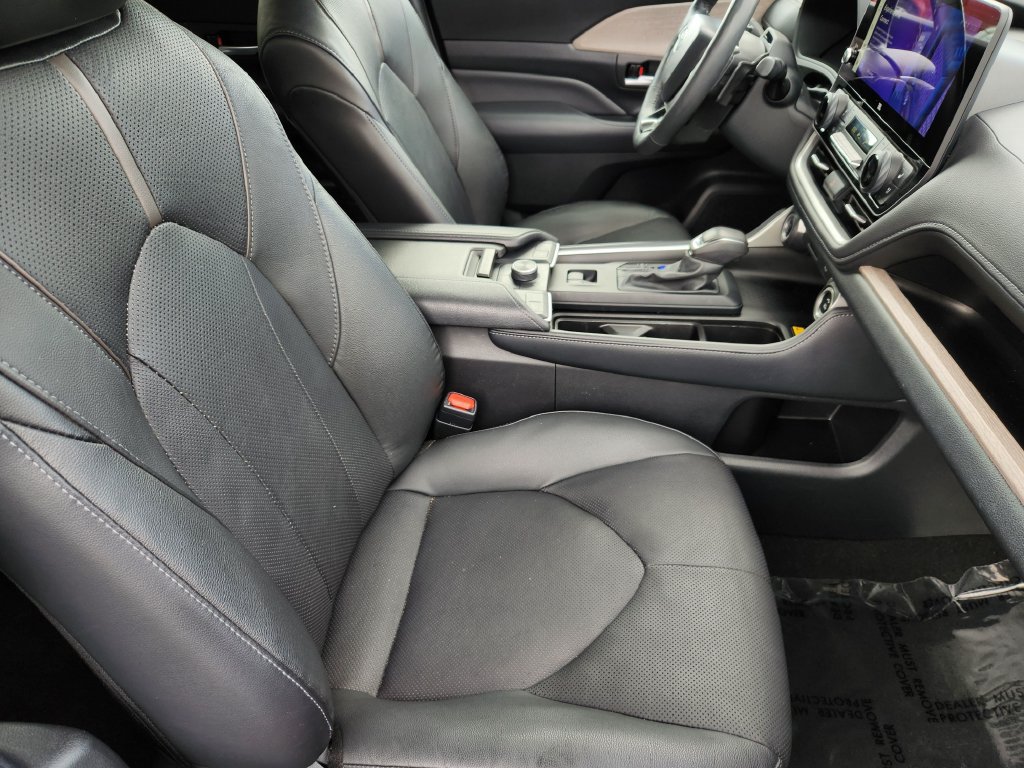 Used 2024 Toyota Grand Highlander AWD image 5