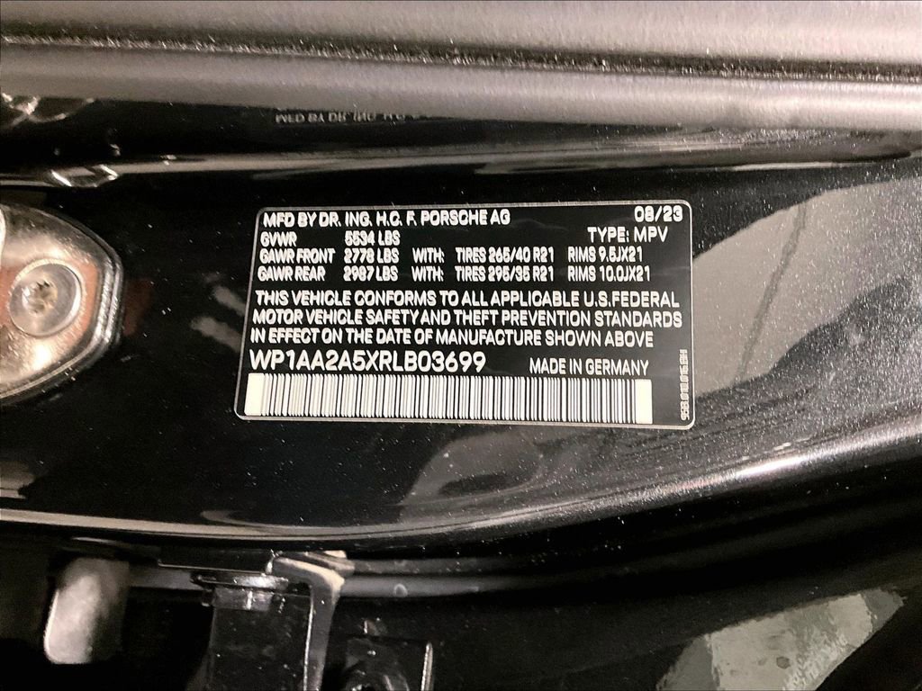 Certified 2024 Porsche Macan image 35