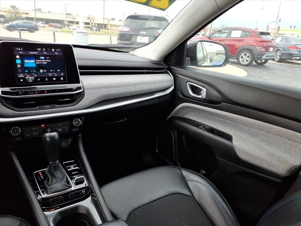 Certified 2022 Jeep Compass Latitude w/ Convenience Group image 13