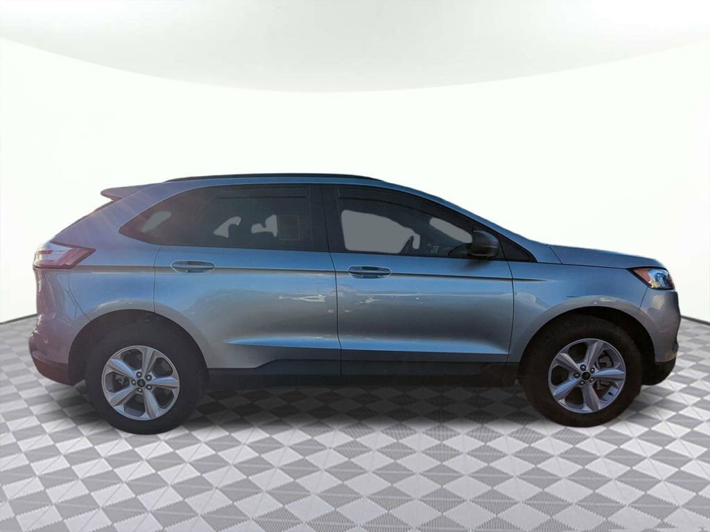 Used 2024 Ford Edge SE w/ Cargo Accessory Package image 2