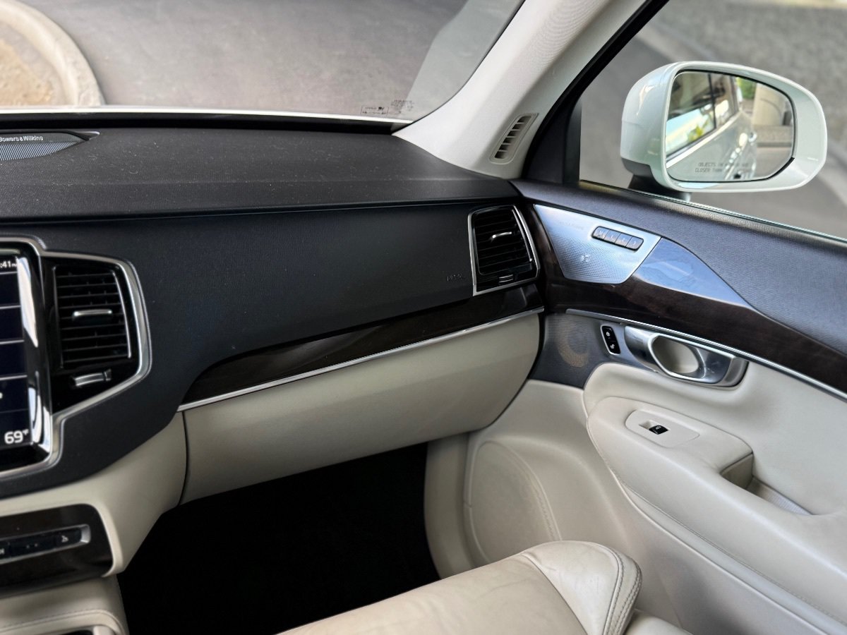 Used 2017 Volvo XC90 T6 Momentum w/ Vision Package AWD/4WD image 21