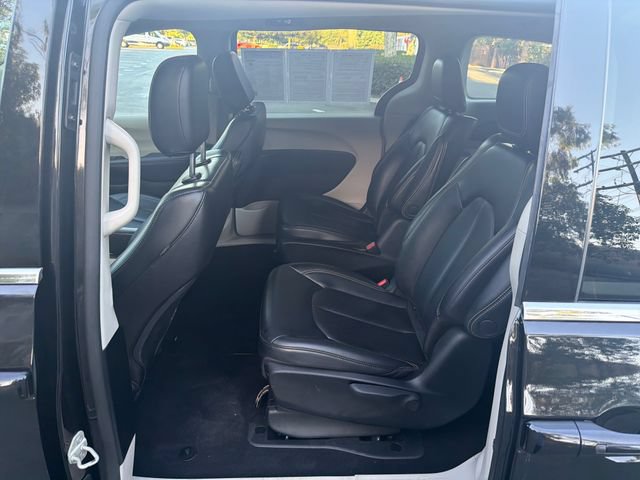 Used 2023 Chrysler Pacifica Touring-L FWD image 19