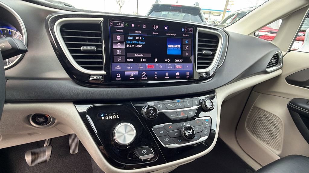 Used 2022 Chrysler Pacifica Touring-L w/ Uconnect Theater Family Group image 23