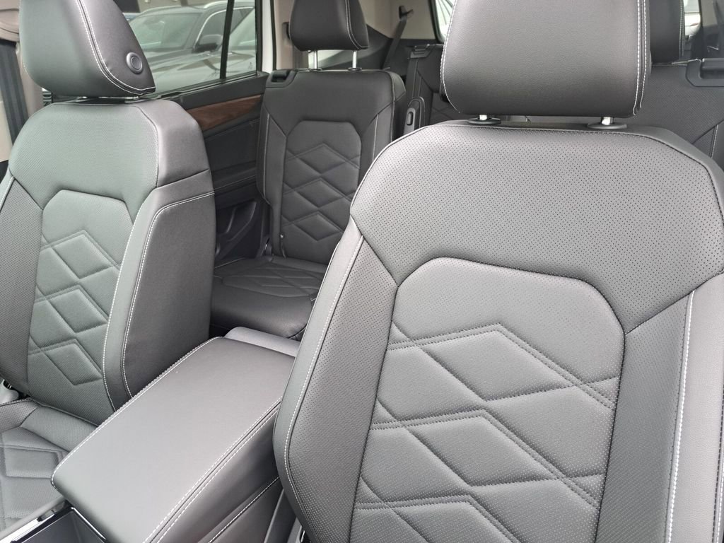 Used 2025 Volkswagen Atlas SE image 17