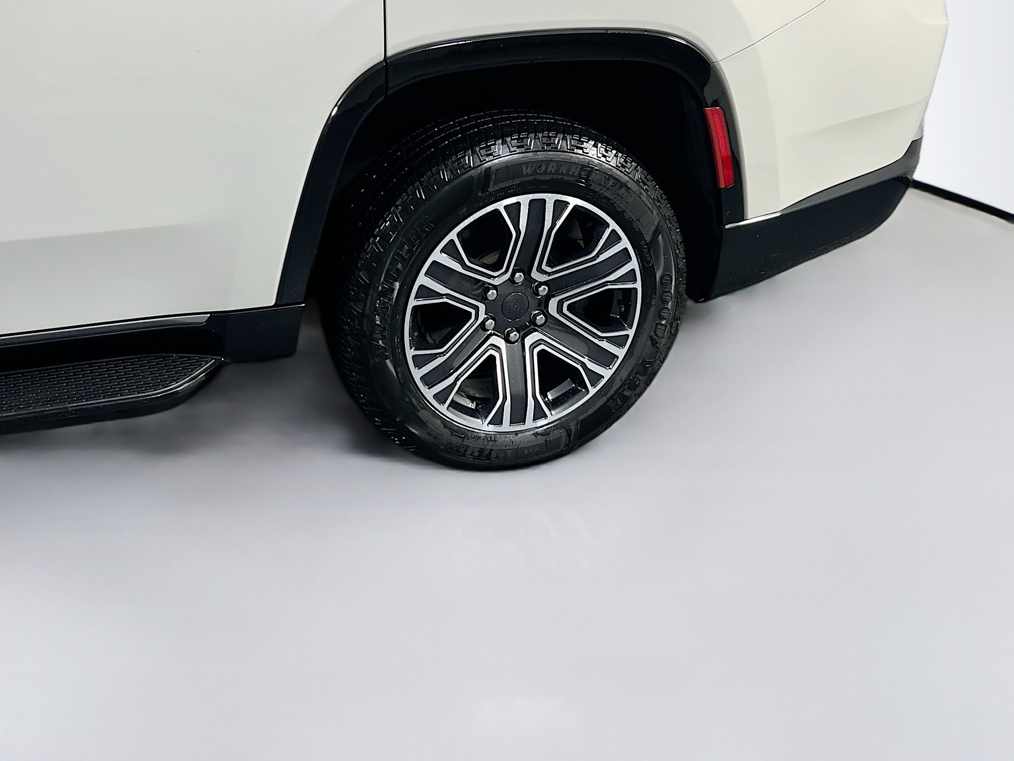 Used 2022 Jeep Wagoneer Series III w/ Flexible Seating Group image 31