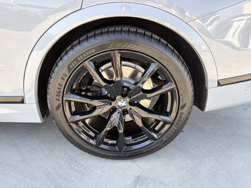 Used 2024 BMW X7 xDrive40i w/ M Sport Package AWD/4WD image 7