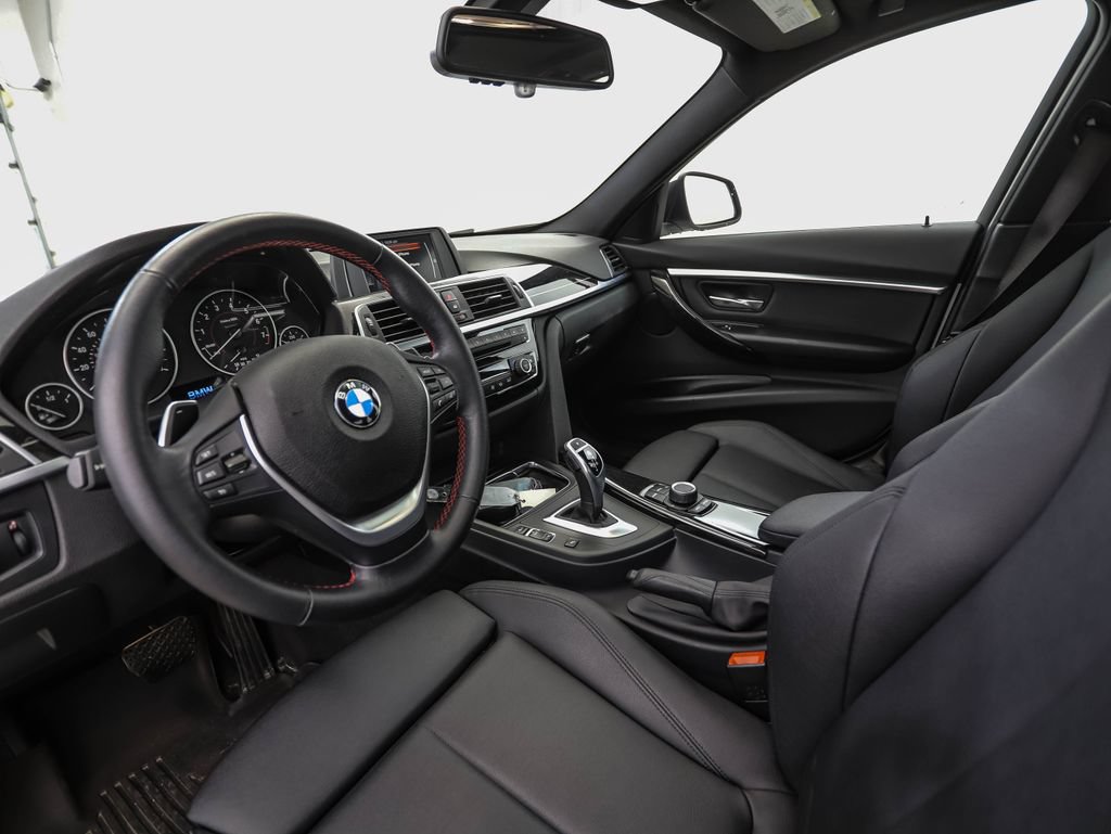 Used 2017 BMW 330i xDrive Sedan AWD/4WD image 10