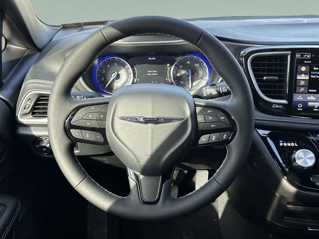 New 2026 Chrysler Pacifica Select FWD image 19