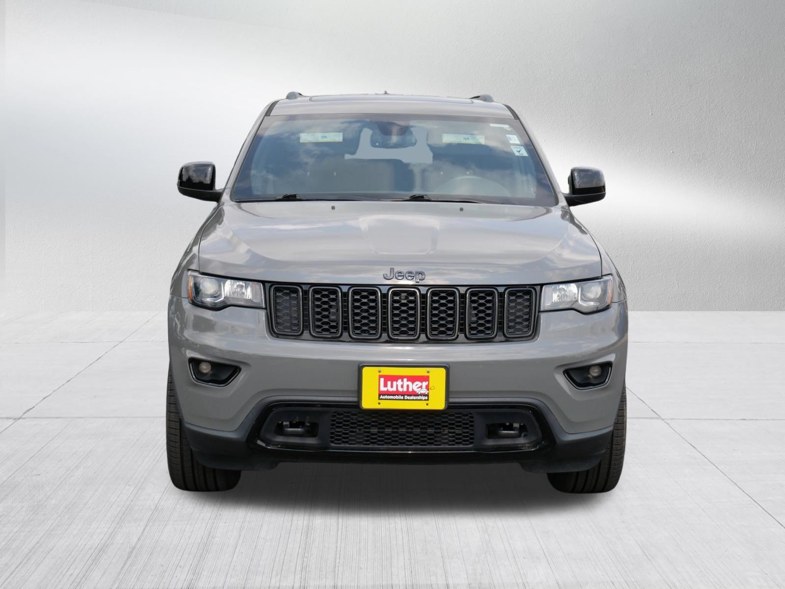 Used 2020 Jeep Grand Cherokee Laredo AWD/4WD image 2