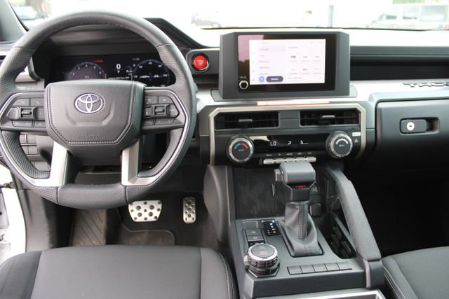 Used 2025 Toyota Tacoma TRD Sport image 21