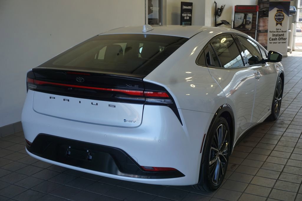 Used 2024 Toyota Prius XLE AWD/4WD image 15