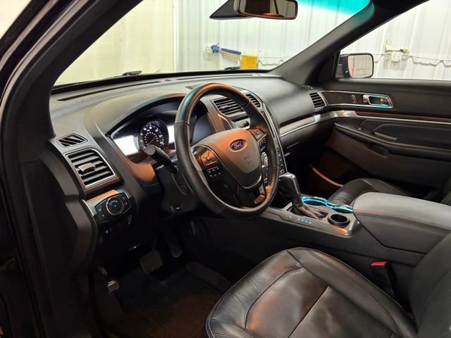 Used 2017 Ford Explorer Limited w/ Equipment Group 301A FWD image 39
