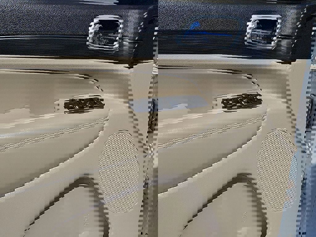 Used 2022 Jeep Grand Cherokee Laredo E image 21