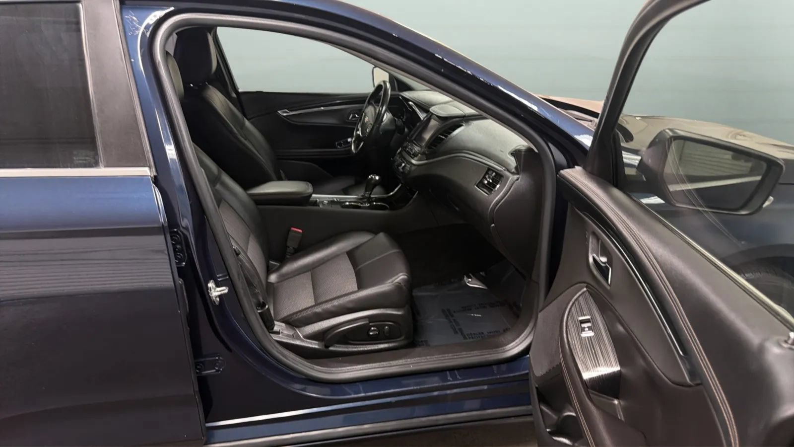 Used 2019 Chevrolet Impala LT FWD image 22
