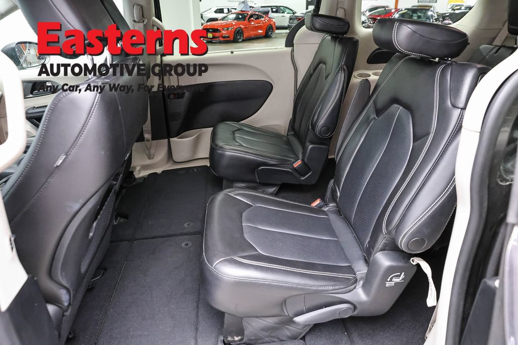 Used 2023 Chrysler Pacifica Touring-L FWD image 21