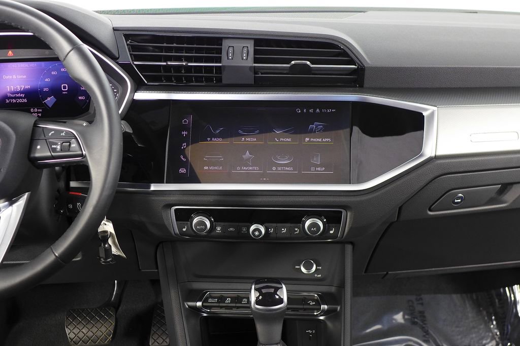 Used 2025 Audi Q3 2.0T Premium w/ Black Optic Sport Package image 26