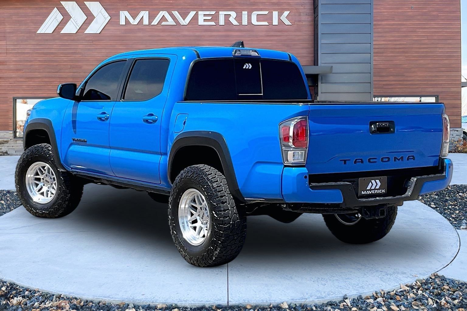 Used 2021 Toyota Tacoma TRD Off-Road w/ Technology Package AWD/4WD image 4
