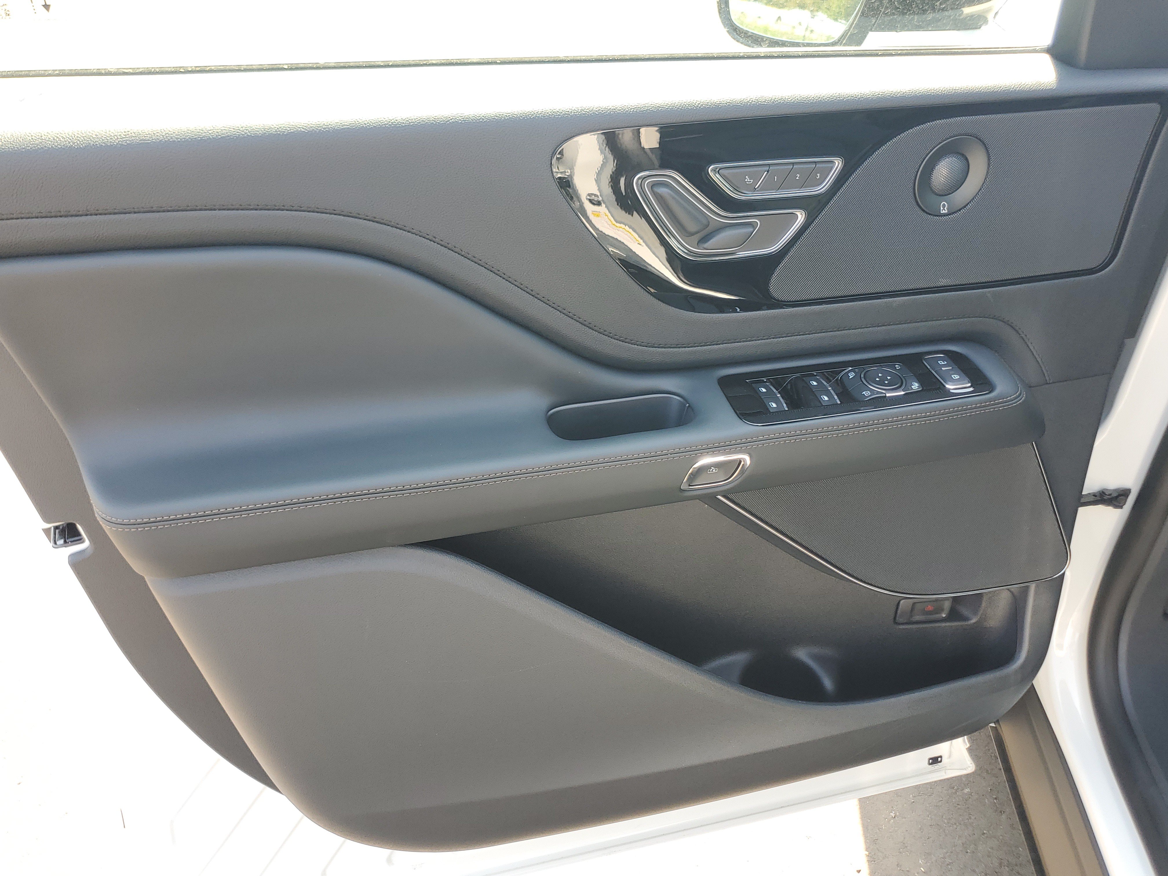 New 2026 Lincoln Aviator Reserve w/ Jet Appearance Package AWD/4WD image 8