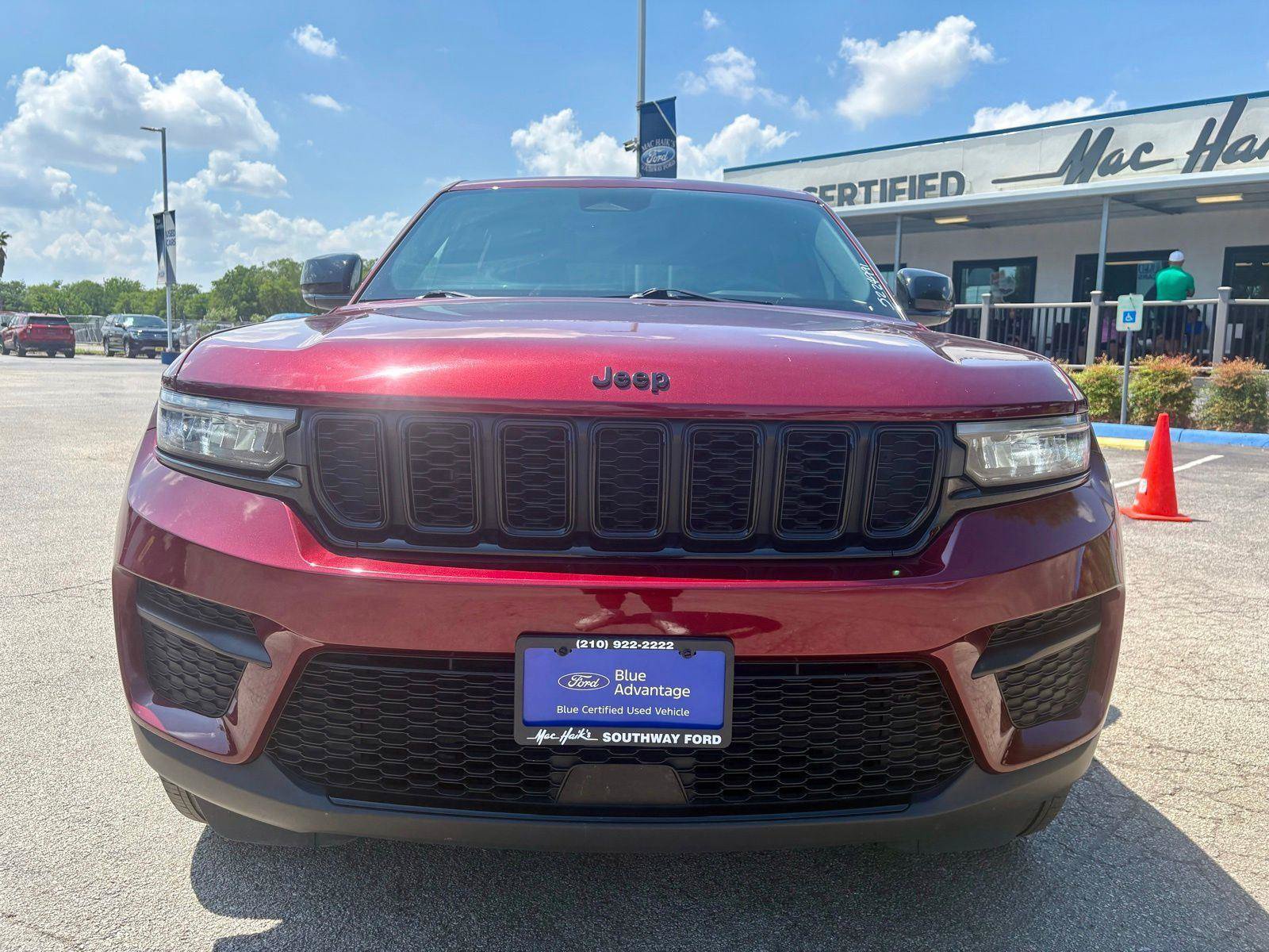 Used 2024 Jeep Grand Cherokee Altitude AWD/4WD image 8